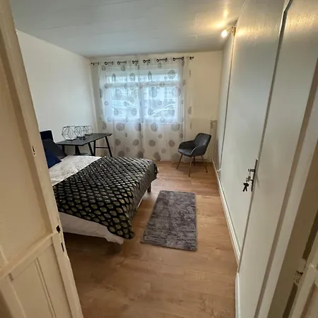 Apartmán 4 Pers. Avec Parking Gratuit Sur Place Couronne