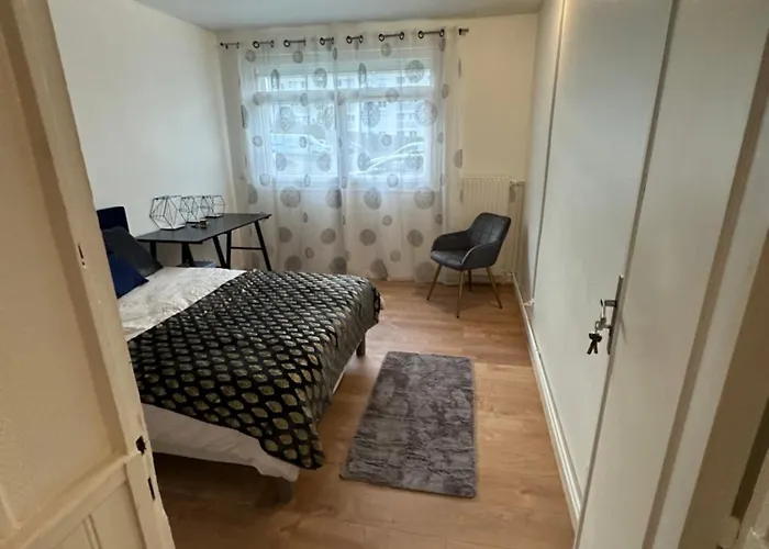 Lägenhet 4 Pers. Avec Parking Gratuit Sur Place Couronne